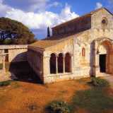 Il monastero di Santa Maria delle Cerrate visto da un'altra angolazione